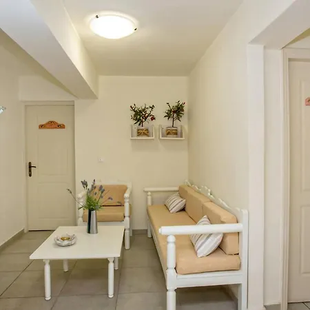 Apartment Tiniotissa *